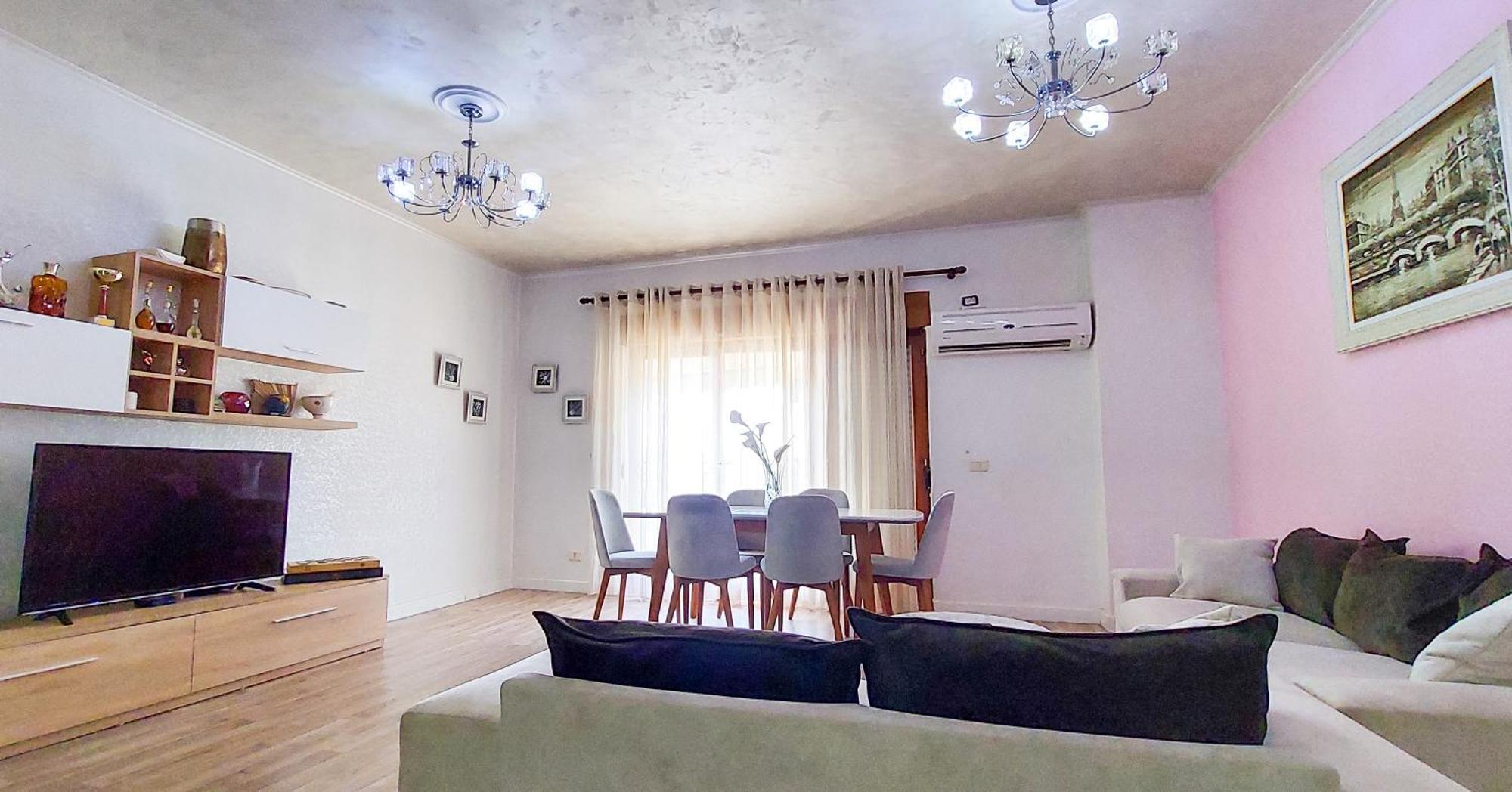 Lägenhet Penthouse Of Downtown Tirana